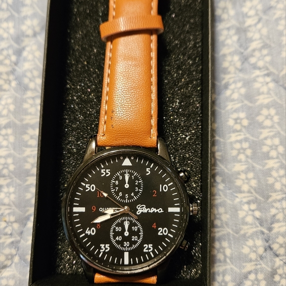 This listing is for a Mens Casual brown quartz watch Please see all the picture - Picture 13 of 13